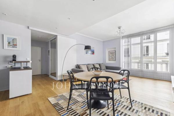 PARIS 8/ TRIANGLE D'OR - CHARMANT PIED-A-TERRE