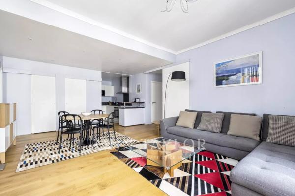 PARIS 8/ TRIANGLE D'OR - CHARMANT PIED-A-TERRE