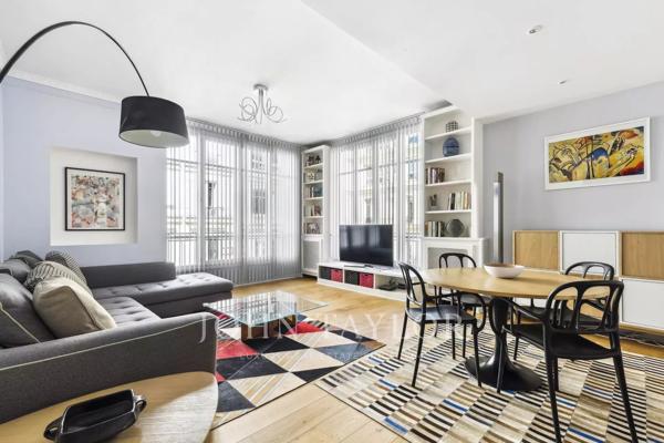 PARIS 8/ TRIANGLE D'OR - CHARMANT PIED-A-TERRE