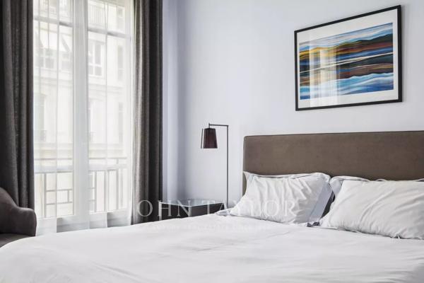 PARIS 8/ TRIANGLE D'OR - CHARMANT PIED-A-TERRE
