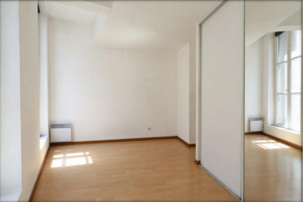 Dpt Bouches du Rhône (13), à vendre MARSEILLE 1er ARRONDISSEMENT appartement T3 de 58,84 m²