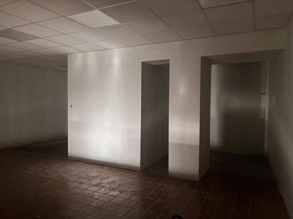 Local commercial avec belle vitrine