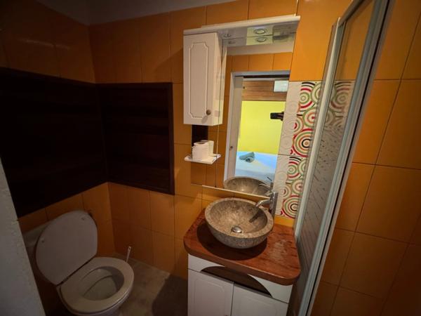 Coup de coeur pour cette ravissante maison au début de la route de KAW