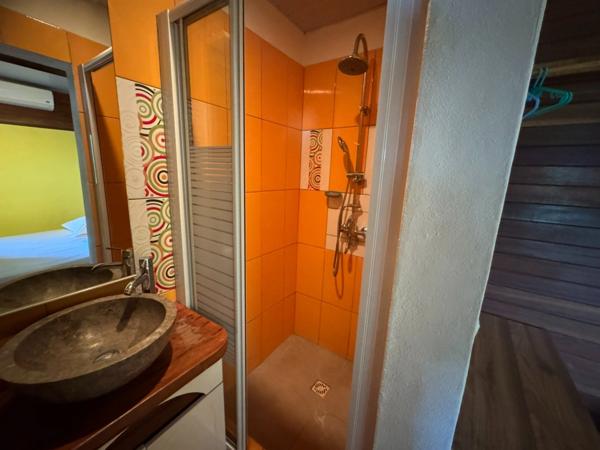 Coup de coeur pour cette ravissante maison au début de la route de KAW