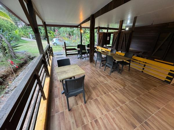 Coup de coeur pour cette ravissante maison au début de la route de KAW