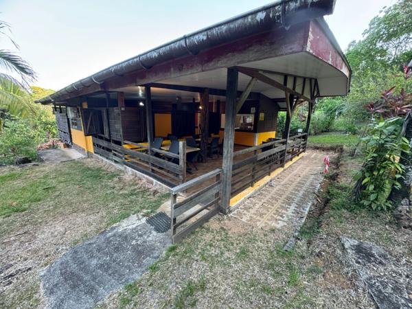 Coup de coeur pour cette ravissante maison au début de la route de KAW