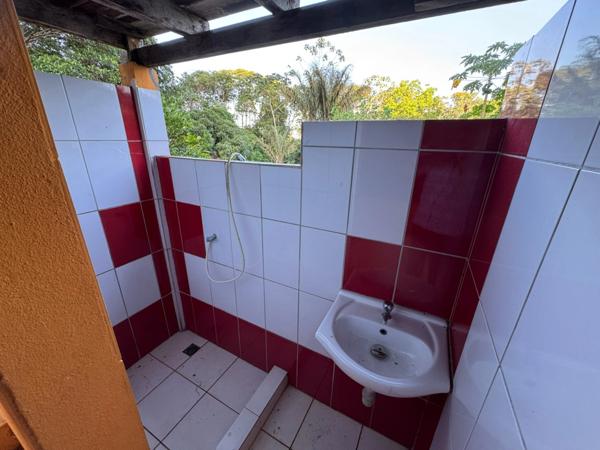 Coup de coeur pour cette ravissante maison au début de la route de KAW