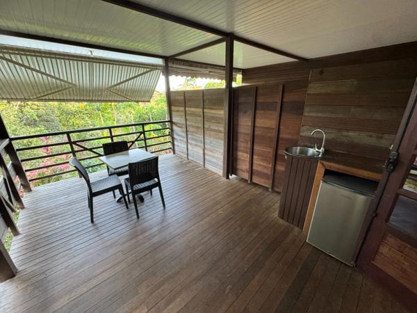 Coup de coeur pour cette ravissante maison au début de la route de KAW