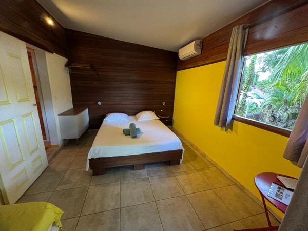 Coup de coeur pour cette ravissante maison au début de la route de KAW