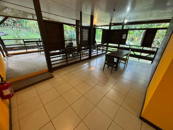 Coup de coeur pour cette ravissante maison au début de la route de KAW