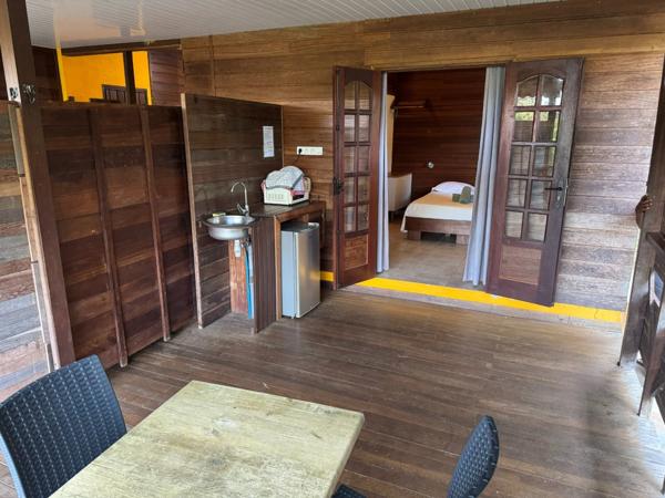 Coup de coeur pour cette ravissante maison au début de la route de KAW