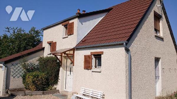 Pavillon comprenant :
- au rez-de-chaussée : entrée avec placard/penderie, séjour / salon, cui...