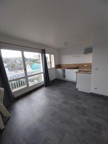 Studio refait à neuf 31.79m2 avec parking s/sol et balcon