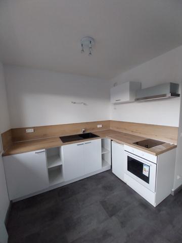 Studio refait à neuf 31.79m2 avec parking s/sol et balcon