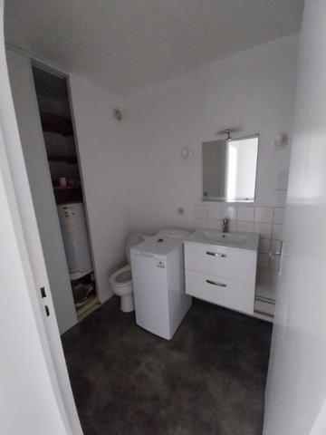 Studio refait à neuf 31.79m2 avec parking s/sol et balcon