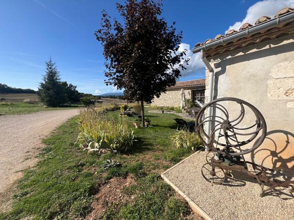 Sault (84390) Belle bâtisse ancienne sur emplacement idyllique au milieu de 107 hectares !