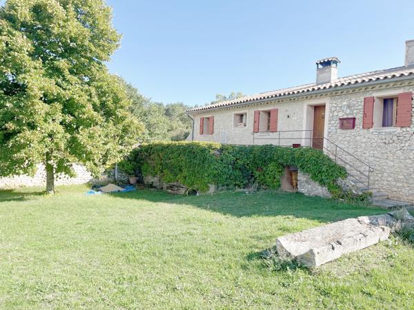 Sault (84390) Belle bâtisse ancienne sur emplacement idyllique au milieu de 107 hectares !