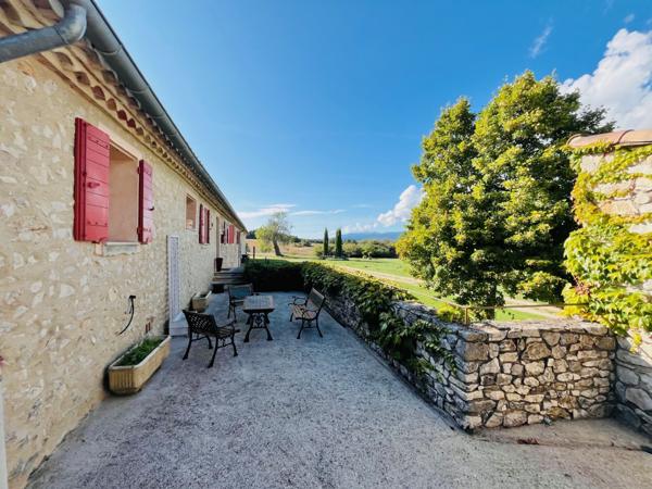 Sault (84390) Belle bâtisse ancienne sur emplacement idyllique au milieu de 107 hectares !