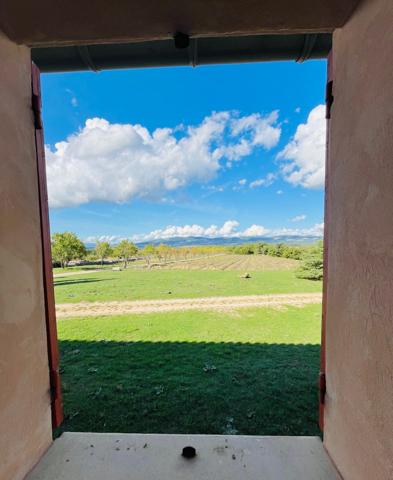 Sault (84390) Belle bâtisse ancienne sur emplacement idyllique au milieu de 107 hectares !