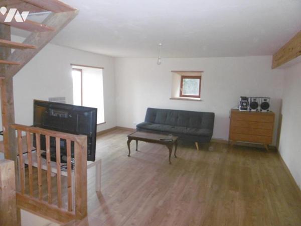 CHARMANT ENSEMBLE IMMOBILIER EN PIERRES situé PROCHE A84 (sortie Pont-Farcy)