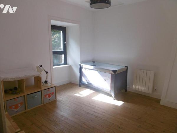 CHARMANT ENSEMBLE IMMOBILIER EN PIERRES situé PROCHE A84 (sortie Pont-Farcy)