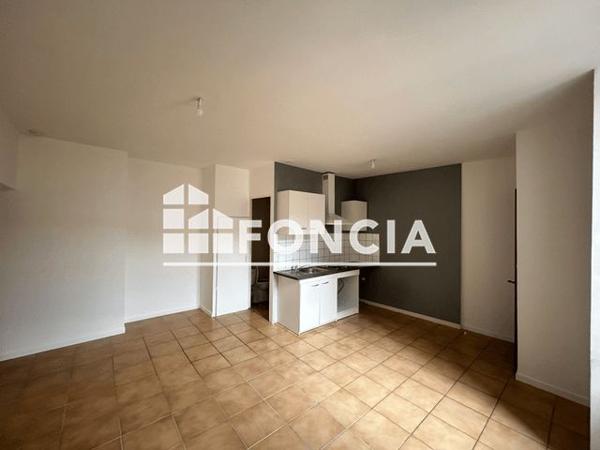 Location Appartement 2 pièces 37 m² - 14 RUE DE L'HORLOGE Nimes 30000