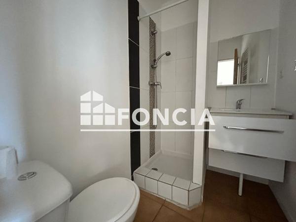 Location Appartement 2 pièces 37 m² - 14 RUE DE L'HORLOGE Nimes 30000