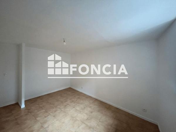 Location Appartement 2 pièces 37 m² - 14 RUE DE L'HORLOGE Nimes 30000