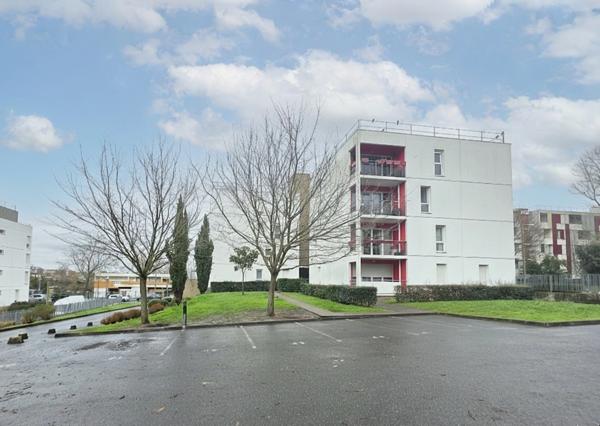 Appartement T3 en résidence sécurisée avec balcon et place de parking privative