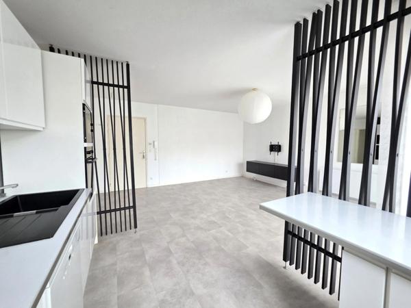 Appartement T3 en résidence sécurisée avec balcon et place de parking privative