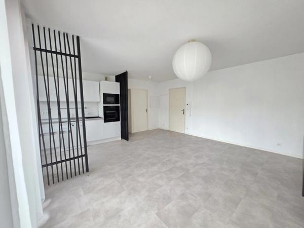 Appartement T3 en résidence sécurisée avec balcon et place de parking privative