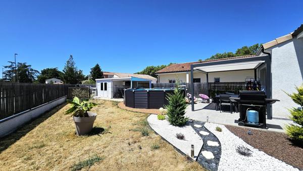 Le confort d'une maison récente, la liberté de tout faire à pied : bienvenue dans votre futur chez-vous.
