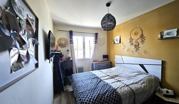 Le confort d'une maison récente, la liberté de tout faire à pied : bienvenue dans votre futur chez-vous.