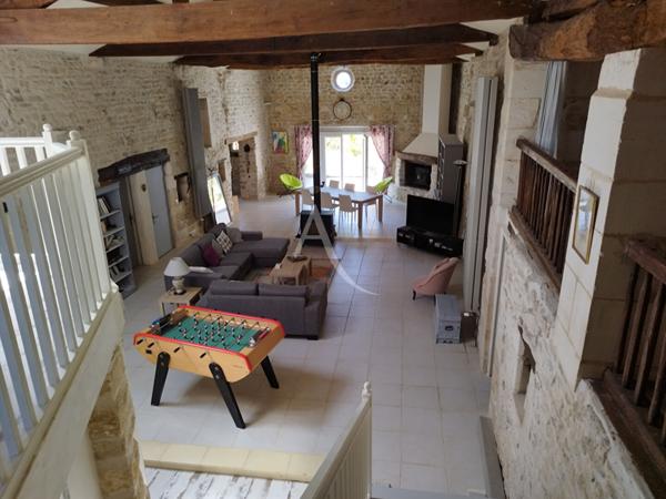 Charentaise plain pied 4 chambres avec piscine.