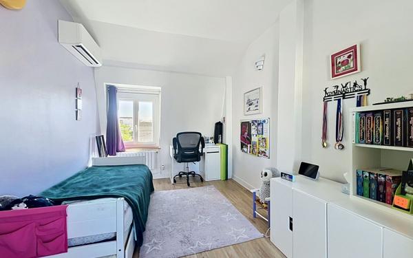 Maison à vendre    5 pièces • 105 m2 Suresnes