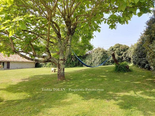 Longère en pierre 5 pièce(s), 3 chambres - 1 bureau- 160 m² - Garages - Piscine -Jardin -Vue