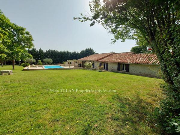 Longère en pierre 5 pièce(s), 3 chambres - 1 bureau- 160 m² - Garages - Piscine -Jardin -Vue
