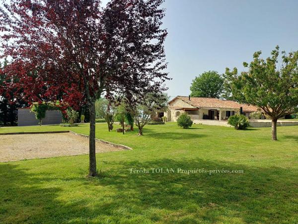 Longère en pierre 5 pièce(s), 3 chambres - 1 bureau- 160 m² - Garages - Piscine -Jardin -Vue