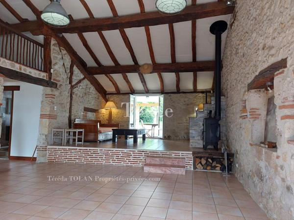 Longère en pierre 5 pièce(s), 3 chambres - 1 bureau- 160 m² - Garages - Piscine -Jardin -Vue