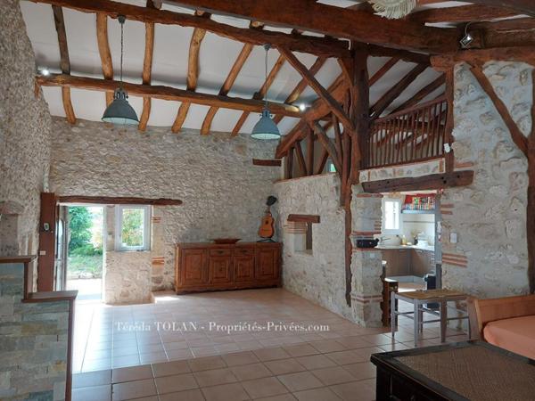 Longère en pierre 5 pièce(s), 3 chambres - 1 bureau- 160 m² - Garages - Piscine -Jardin -Vue