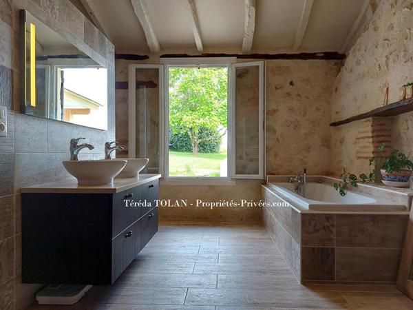 Longère en pierre 5 pièce(s), 3 chambres - 1 bureau- 160 m² - Garages - Piscine -Jardin -Vue