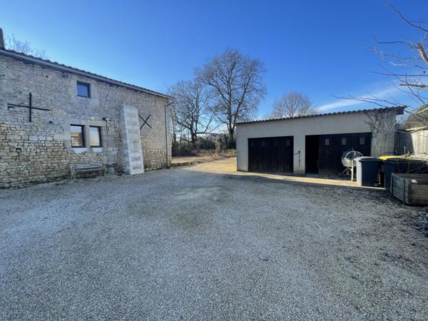 Poitiers (86000) POITIERS Breuil Mingot BELLE LONGERE de 270 m2 sur Parcelle de 3.000 m2 arborée