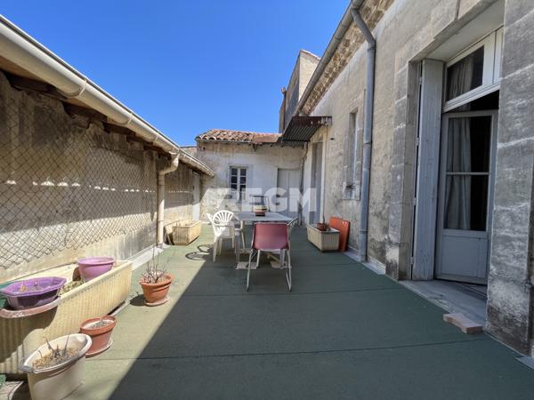 Lunel (34400) Appartement de charme type 4 et vaste terrasse