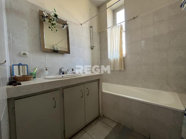 Lunel (34400) Appartement de charme type 4 et vaste terrasse