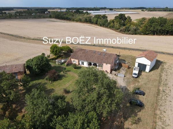 Propriété avec 3 logements, 2 séchoirs à tabac et puits