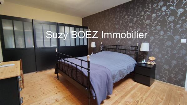 Propriété avec 3 logements, 2 séchoirs à tabac et puits