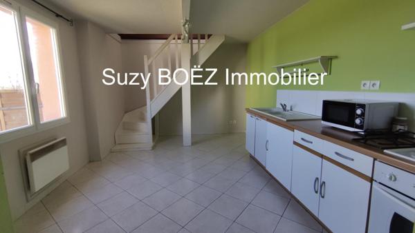 Propriété avec 3 logements, 2 séchoirs à tabac et puits