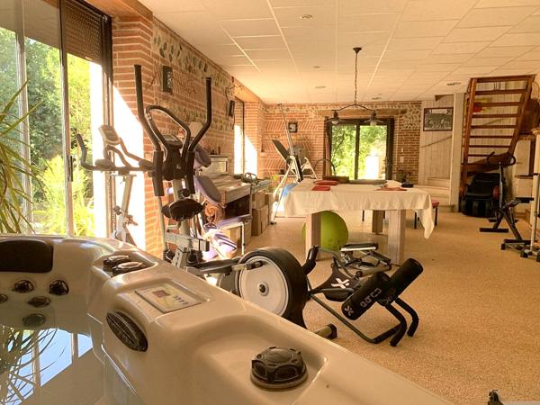 Propriété de caractère avec piscine et dépendances dans un cadre d'exception