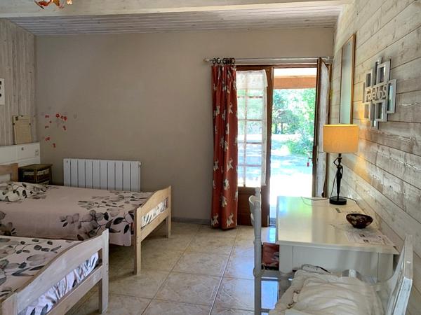 Propriété de caractère avec piscine et dépendances dans un cadre d'exception