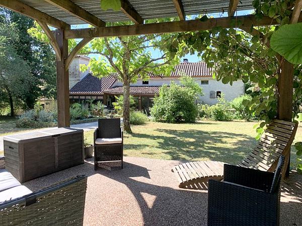 Propriété de caractère avec piscine et dépendances dans un cadre d'exception